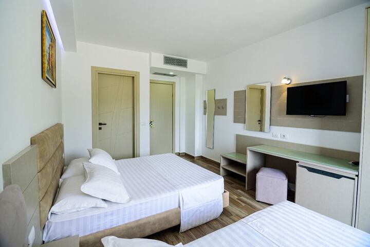 Room 9 of 20