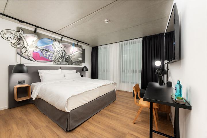Room 5 of 14