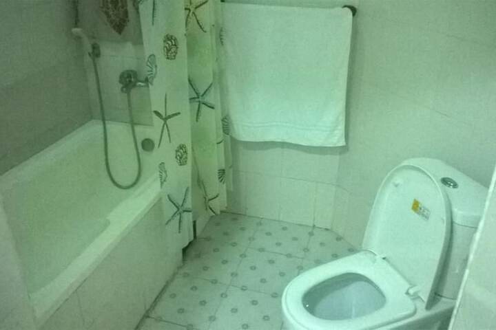 Room 6 of 18