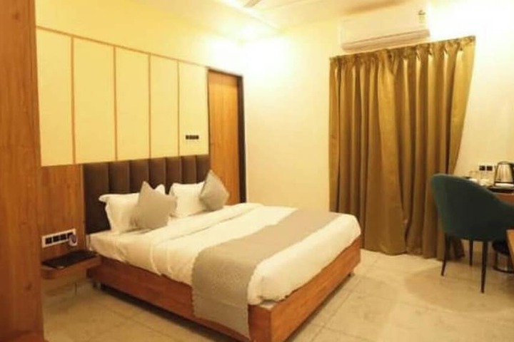 Room 3 of 15