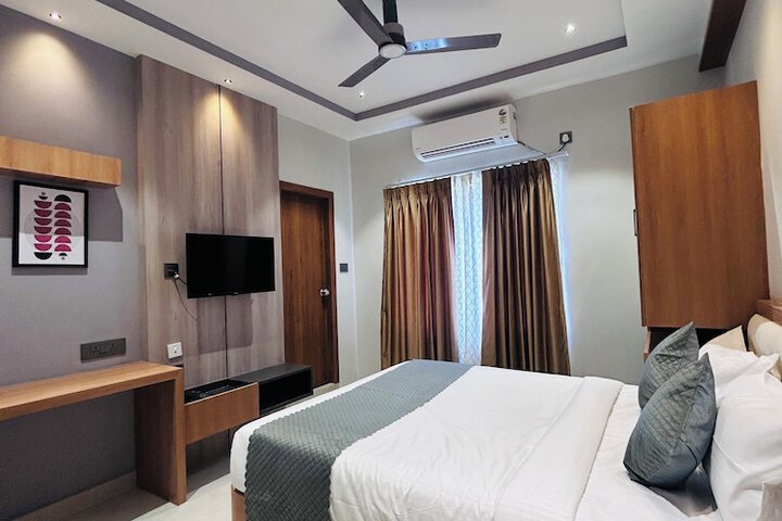 Room 11 of 33