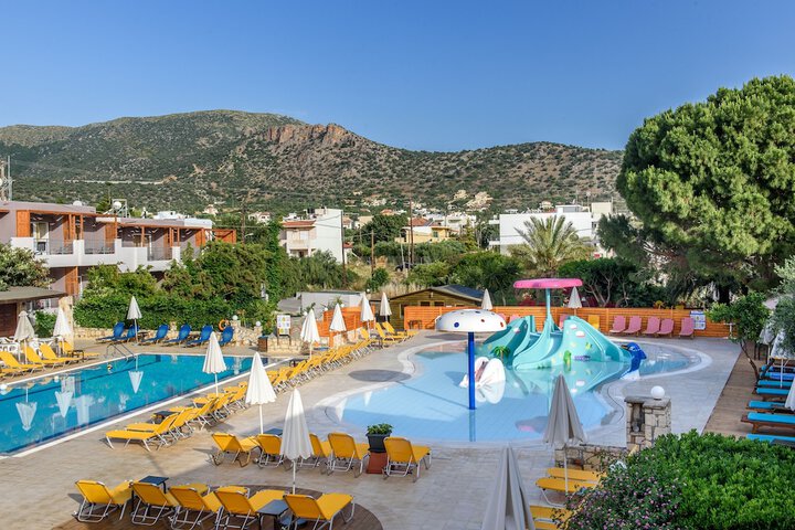 Hotel Pool