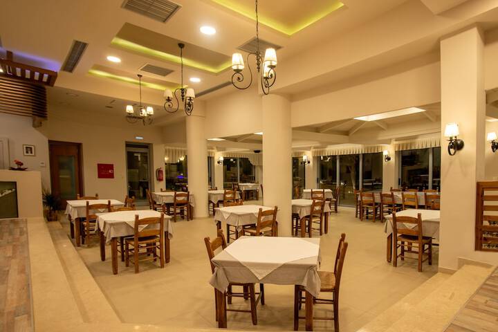 Dining 11 of 28
