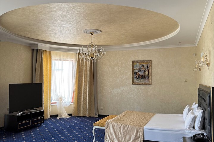 Room 35 of 122
