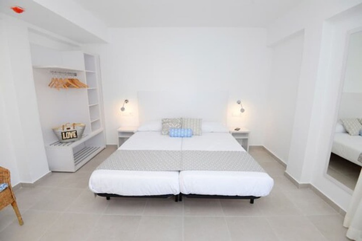 Room 8 of 42