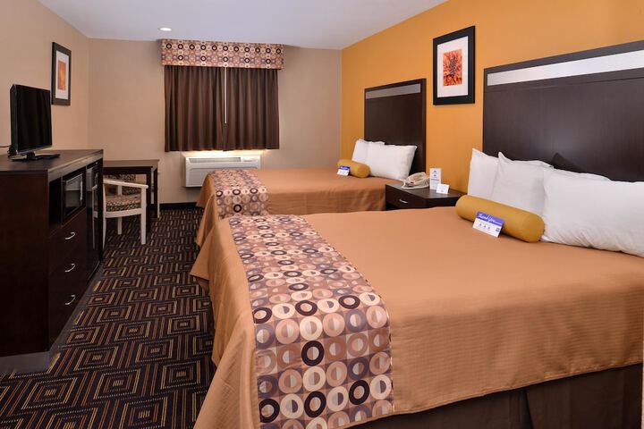 1 Queen Bed (5 of 7)