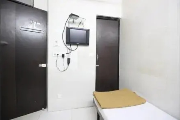 Room 4 of 7