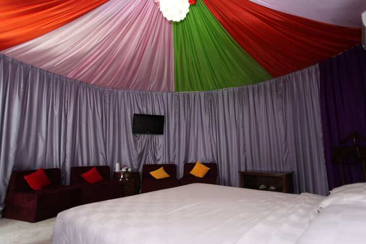 Room 3 of 34