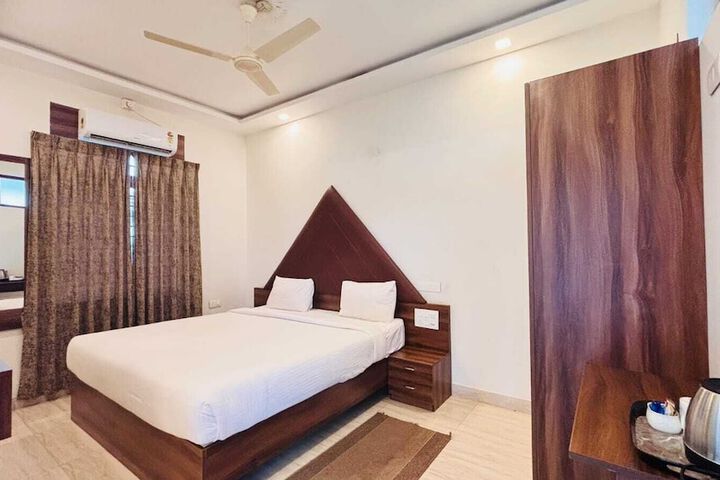 Room 5 of 29