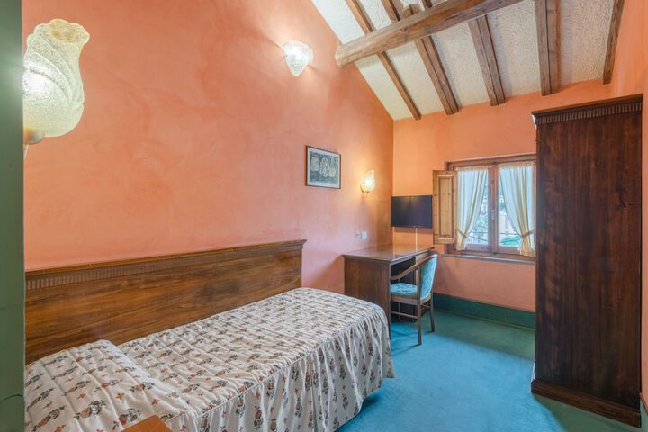 Room 21 of 48