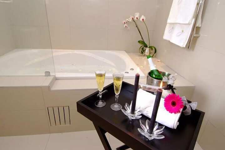 Jetted tub