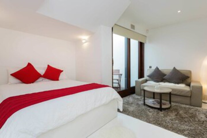 Room 4 of 5