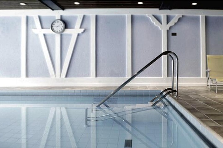 Pool Hotel
