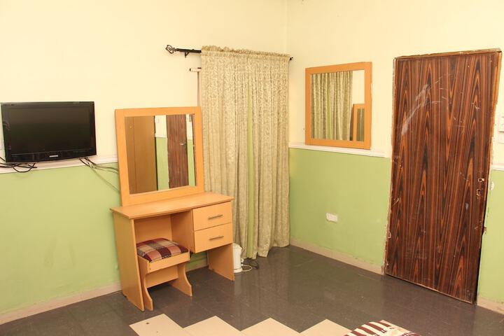 Room 10 of 13