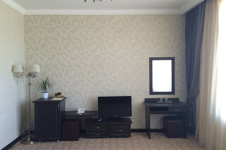 Room 28 of 49