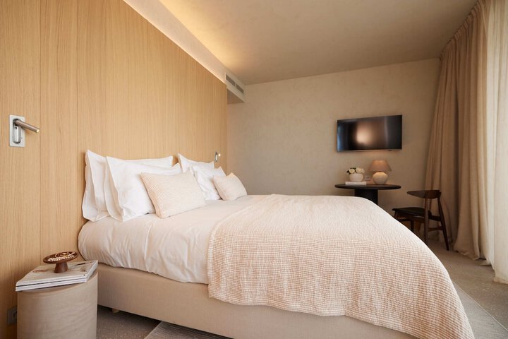 Room 8 of 62
