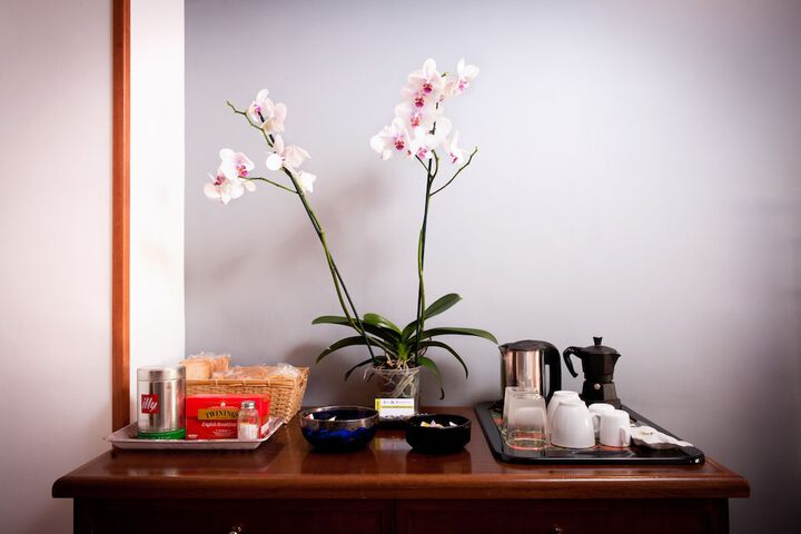 Room 8 of 16