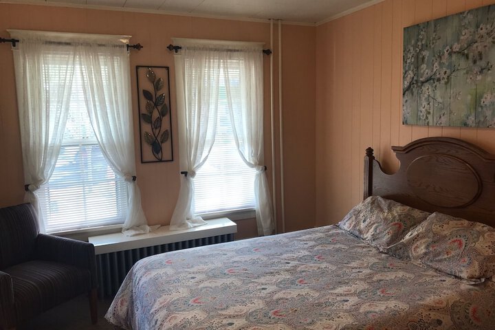 1 Queen Bed (27 of 45)