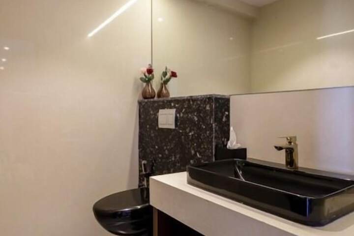 Room 6 of 27