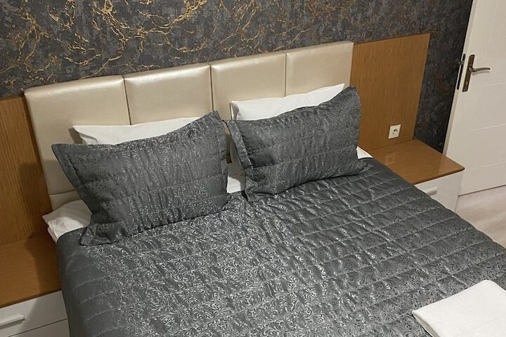 Room 10 of 37