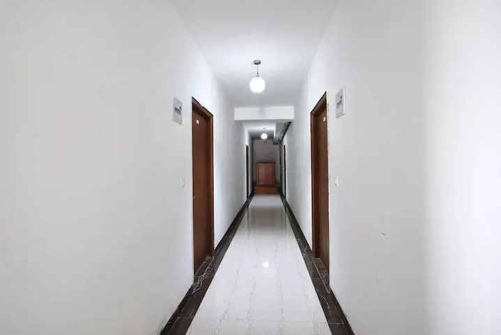 Room 11 of 27