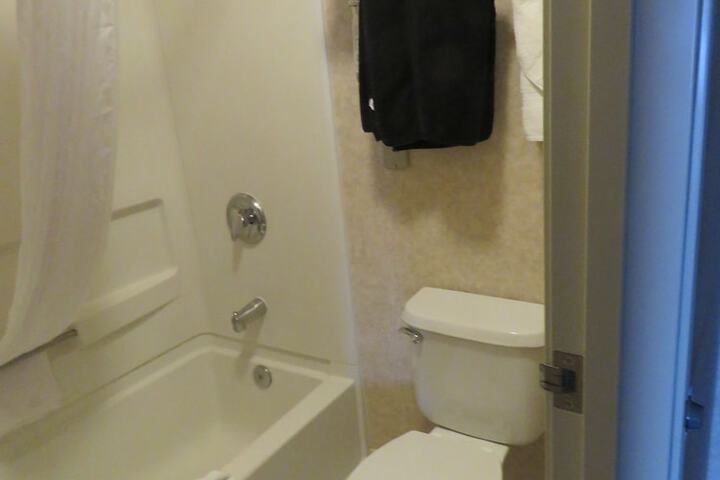 Room 33 of 68