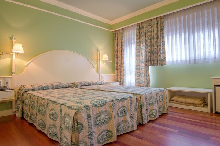 Room 5 of 33