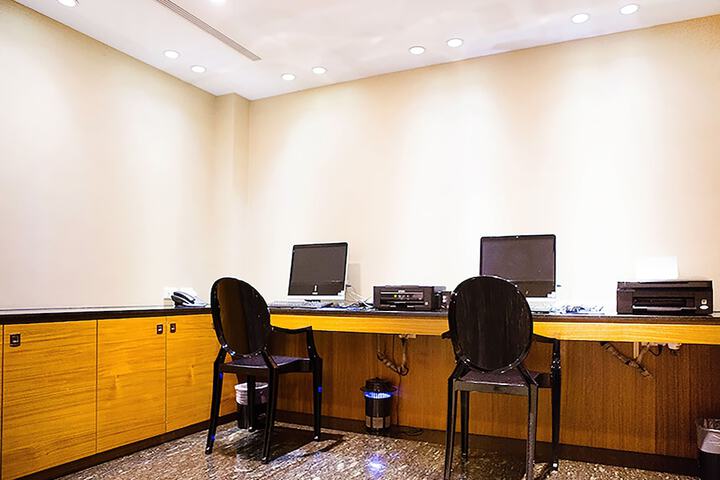 Business Center 16 of 18