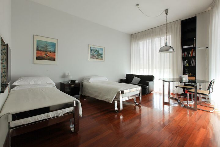 Room 27 of 106