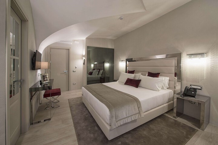 Room 41 of 85