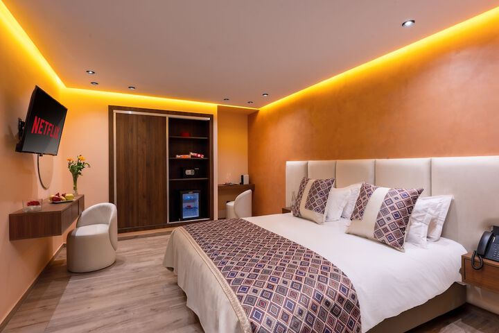 Room 5 of 14