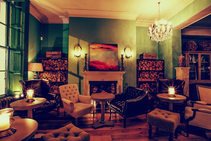 Lounge 119 of 122