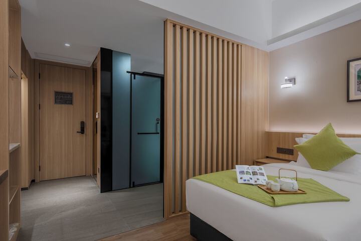 Room 4 of 31
