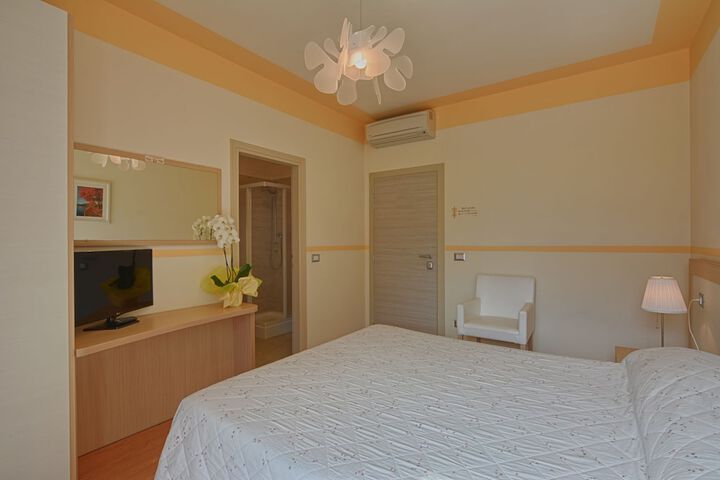 Room 25 of 47