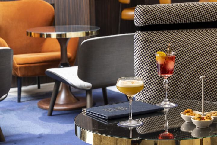 Lounge 68 of 79