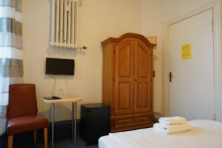 Room 43 of 82