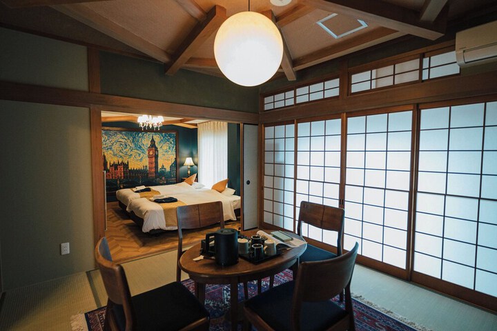 Room 43 of 106