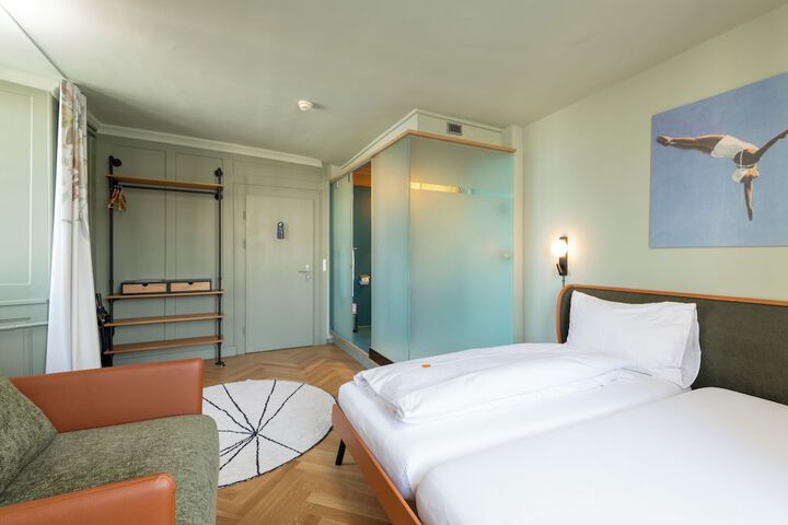Room 12 of 35