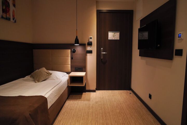 Room 13 of 73