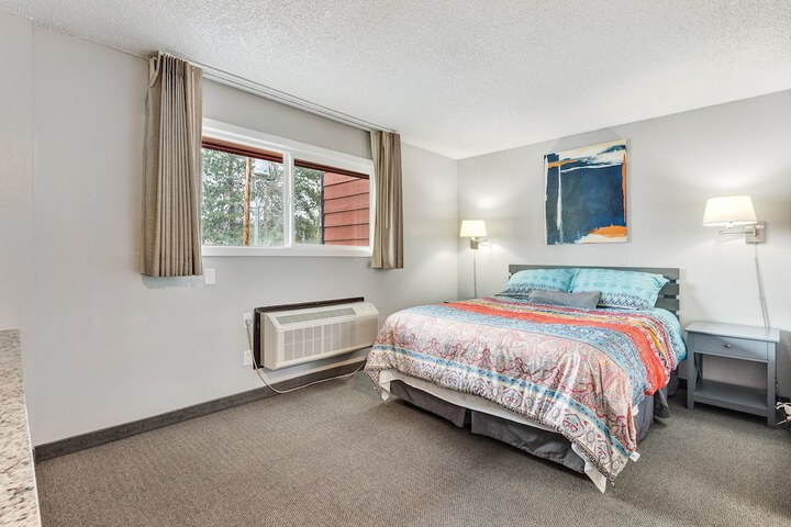 Room 53 of 398
