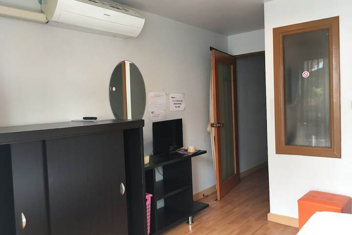 Room 4 of 59