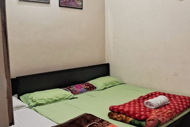 Room 5 of 10