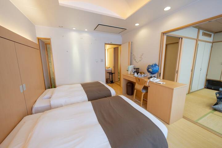 Room 12 of 60