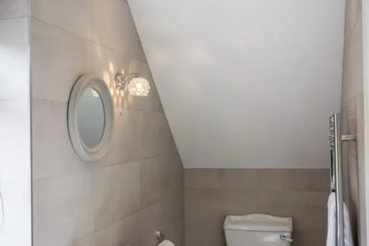 Room 11 of 23