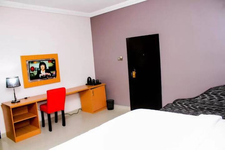 Room 3 of 37