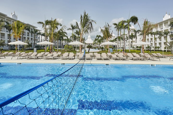 Hotel with Pool