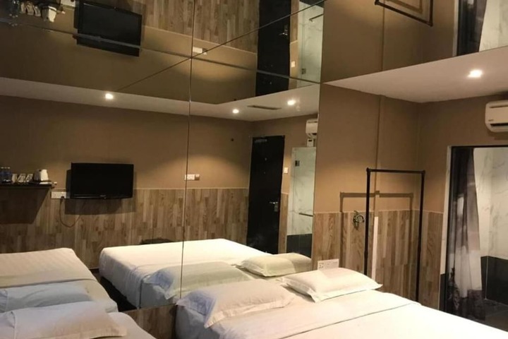 Room 2 of 21