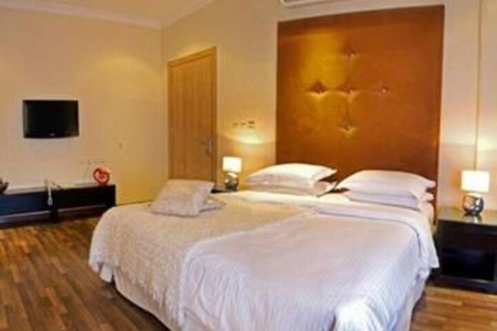Room 8 of 17