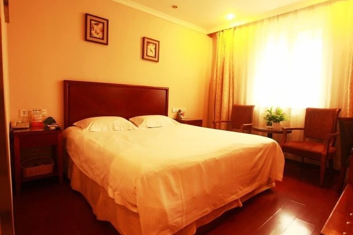 Room 8 of 20