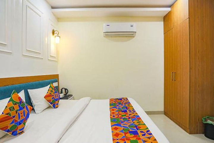 Room 13 of 26